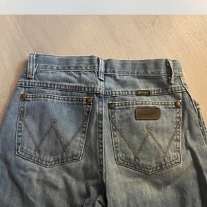 Wrangler women’s Light Blue Relaxed Jeans